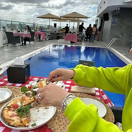 Ξενοδοχείο Sky Roof 3*