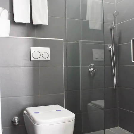 Ξενοδοχείο Sky Roof 3*